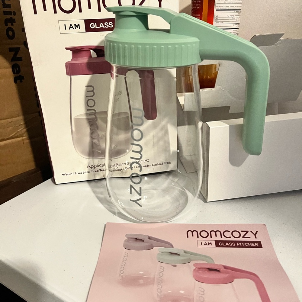 MOMCOZY GLASS PITCHER